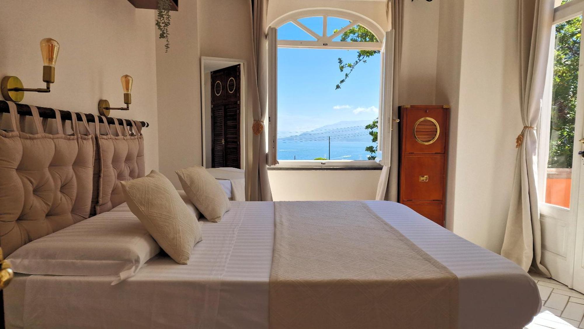 Maiora - Location *